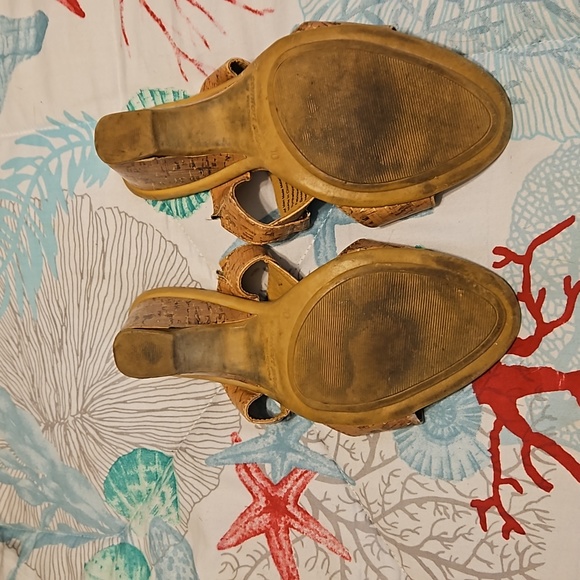 Gold Accented Sandal Sz 10 - Picture 3 of 4